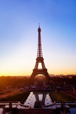 Eiffel Kulesi'nde akşam