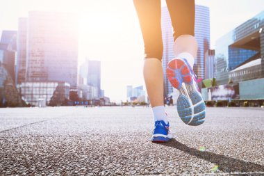 çalışan kadın ayakları