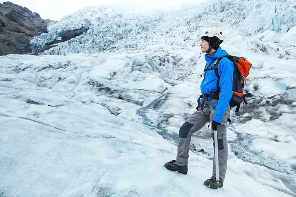 Alpinista mászó-gleccser — Stock Fotó