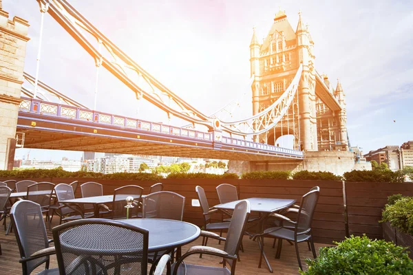 Café i London, nära Tower Bridge — Stockfoto