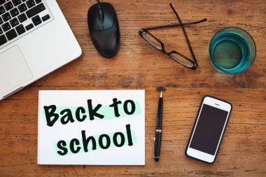 dizüstü bilgisayar ile akıllı telefon