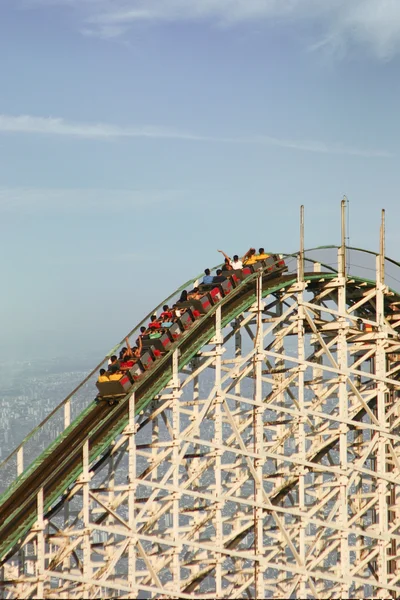 Roller coaster cart going up — Stock Photo, Image