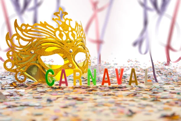 Máscara de carnaval de oro — Foto de Stock