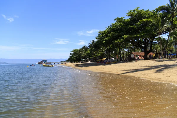 Pereque van strand in Ilhabela, Brazilië — Stockfoto