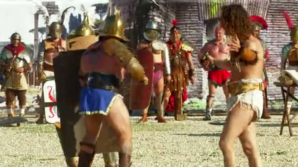 Roman gladiators fighting during Birth of Rome celebration — Stock video