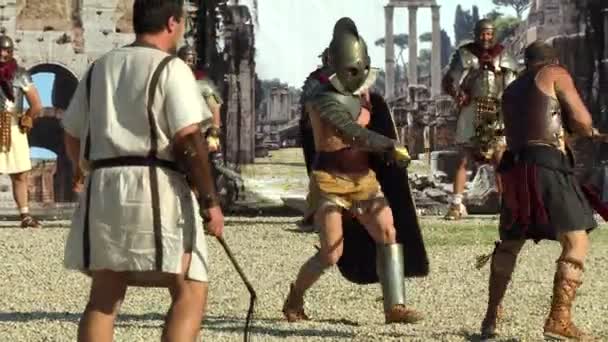 Gladiadores romanos luchando durante la celebración del Nacimiento de Roma — Vídeo de stock