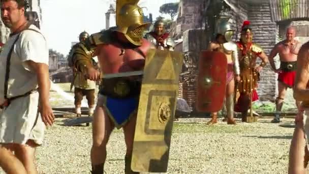 Roman gladiators fighting — Stock video