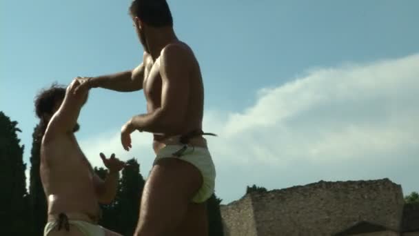 Greek wrestler fighting — Stock Video