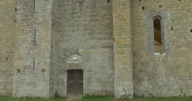 San Galgano Manastırı, İtalya'da Sarnıç Gotik mimarisinin güzel ve çağrışımlı bir örneği.