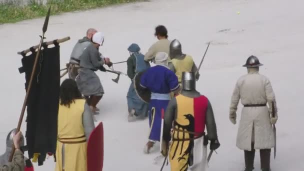 Mittelalterliche Armee hautnah — Stockvideo