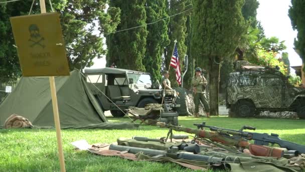 US soldiers at command post — Stock Video