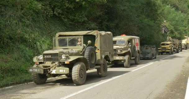 US military vehicles column during a WWII reenactment — Stock Video