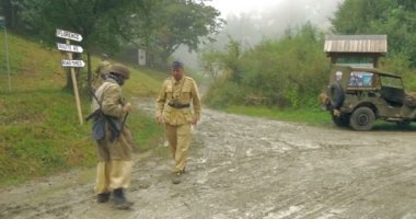 İkinci Dünya Savaşı'nın yeniden canlandırılması sırasında bir dağ biriminden Alman askerleri