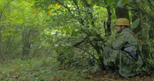 German soldiers in ambush during a WWII reenactment — Stock Video