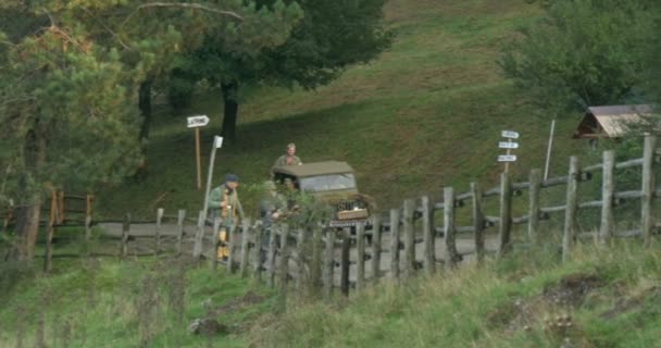 Soldats allemands d'une unité de montagne lors d'une reconstitution de la Seconde Guerre mondiale — Video