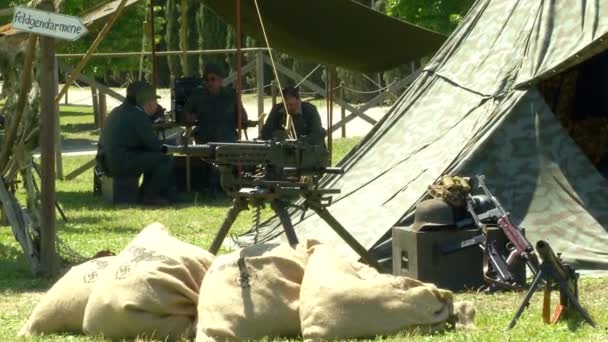 Deutsche Soldaten am Gefechtsstand — Stockvideo