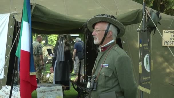 Soldats italiens au poste de commandement — Video