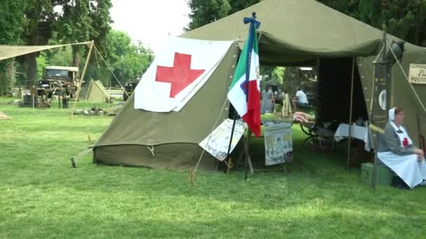 Italští vojáci na velitelské stanoviště — Stock video