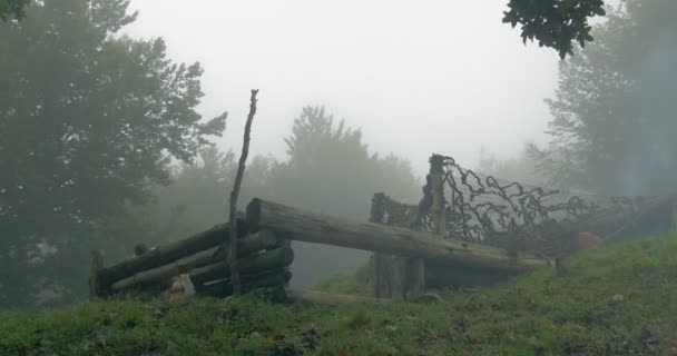 Duitse soldaten in een bunker langs de gotische lijn verdediging — Stockvideo