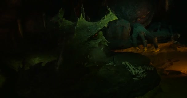 Detailní záběr na zeleného draka — Stock video