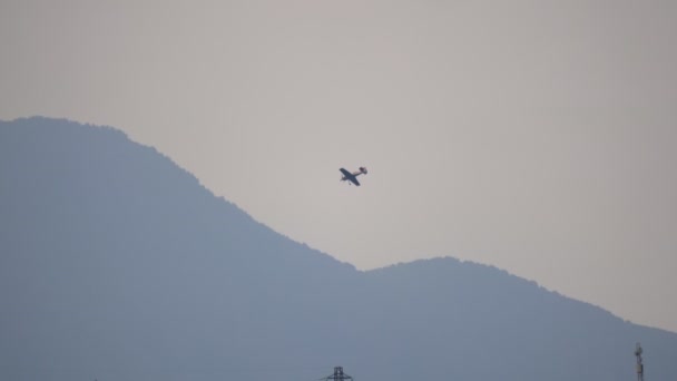 Avión acrobático aéreo que cae en cámara lenta — Vídeo de stock