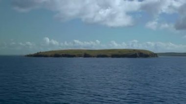 Orkney Adaları kıyı şeridinin hava görüntüsü ve Zaman Alanı, İskoçya, İngiltere