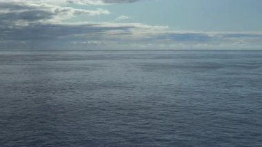 Orkney Adaları kıyı şeridinin hava görüntüsü ve Zaman Alanı, İskoçya, İngiltere