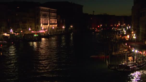 Canal Grande Rialto nacht — Stockvideo