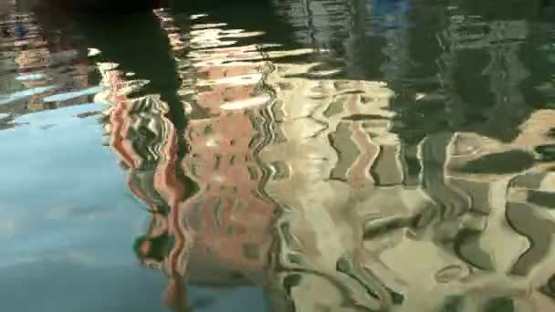 Венецианское отражение канала — стоковое видео