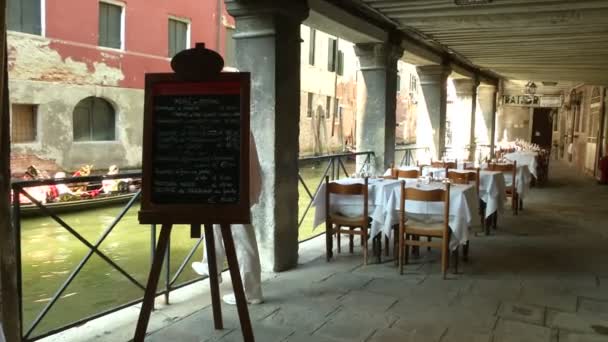 Typisch Venetië-restaurant — Stockvideo