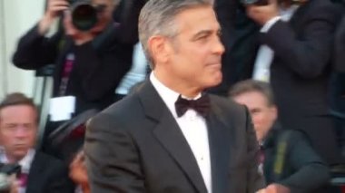 George Clooney Venedik kırmızı halı