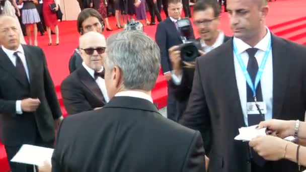 George Clooney Venedig rød løber – Stock-video