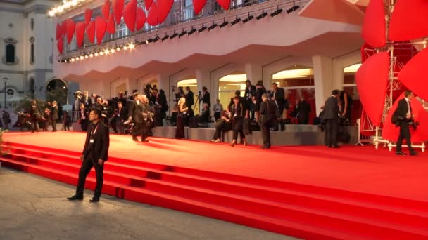 70-й Міжнародний фестиваль венеціанського кіно Червона килимова доріжка — стокове відео