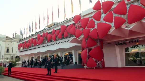 第70届国际威尼斯电影节红地毯 — 图库视频影像