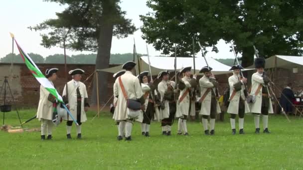 Infantaria desportes durante uma reconstituição da Guerra dos Nove Anos no Piemonte-Saboia — Vídeo de Stock