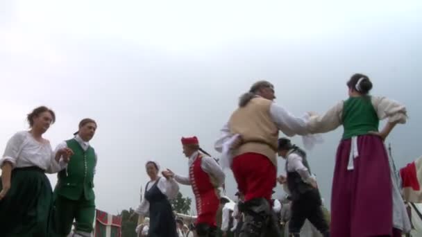 Танець кампмент під час прийняття дев'яти років війни в П'ємонті-Савой — стокове відео