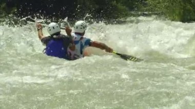 adam Tek Kişilik ağır çekim Kano wildwater