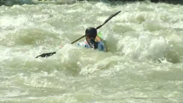 Wildwater canoeing man slow motion — Stockvideo