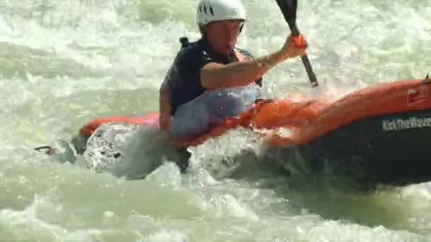 Wildwater canoeing man slow motion — Stockvideo