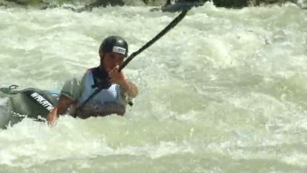 Wildwater canoeing man slow motion — ストック動画