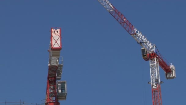 Une grue de construction — Video