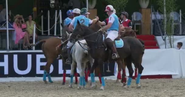 Jogadores de pólo após uma partida na Hublot Polo Cup em 17 de julho de 2015 em Ascona, Suíça . — Vídeo de Stock