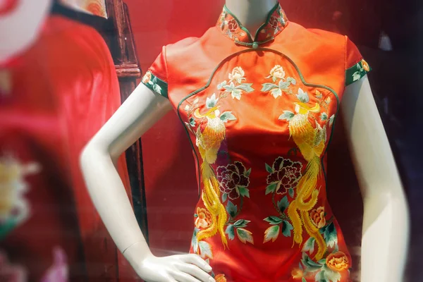 服装店橱窗展示 — 图库照片