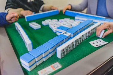 iskambil kartlarını kapat