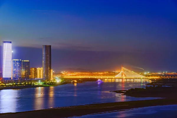 Erhöhte Sicht Auf Nächtlich Beleuchtete Gebäude Hafen — Stockfoto