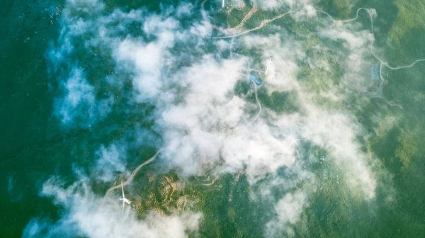 Luftaufnahme Von Grünen Hügeln Mit Wolken — Stockfoto