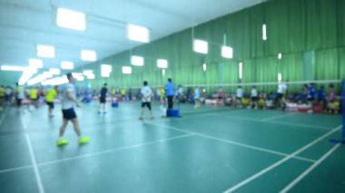 badminton kortu oyuncularla rekabet içinde kapalı