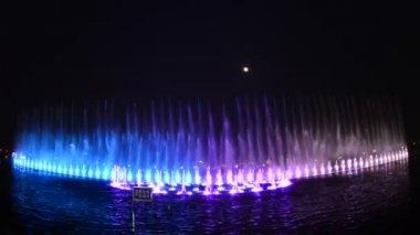 Geceleri renkli su Çeşmesi