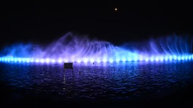 Geceleri renkli su Çeşmesi