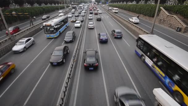 Nattutsikt över bron och staden i Shanghai Kina — Stockvideo